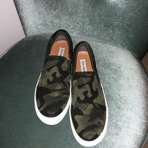 Steve Madden Gills Camouflage Flatform Sneakers